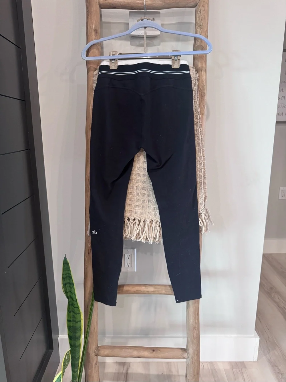🖤🤍 Alo Better Together Leggings – Black & White | Size Small